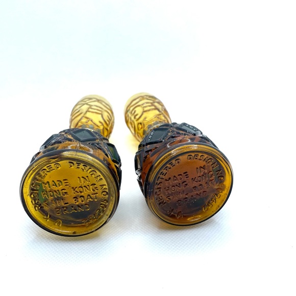 Pair of Miniature Amber Glass Oil Lamp Hong Kong Sail Boat Brand, Vintage - Picture 2 of 7